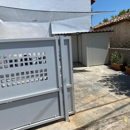 Olive Hill Apartment Karpofora Exterior photo